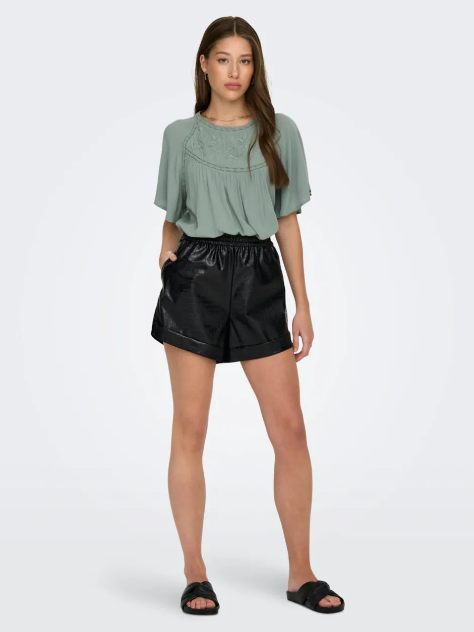 Hot ONLDITTE Oversized fit Shorts i imiteret læder Dame Shorts